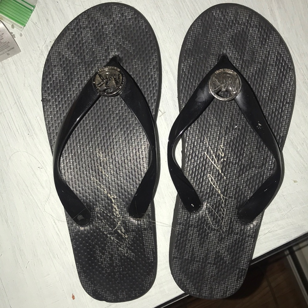 michael kors flip flops size 6.5